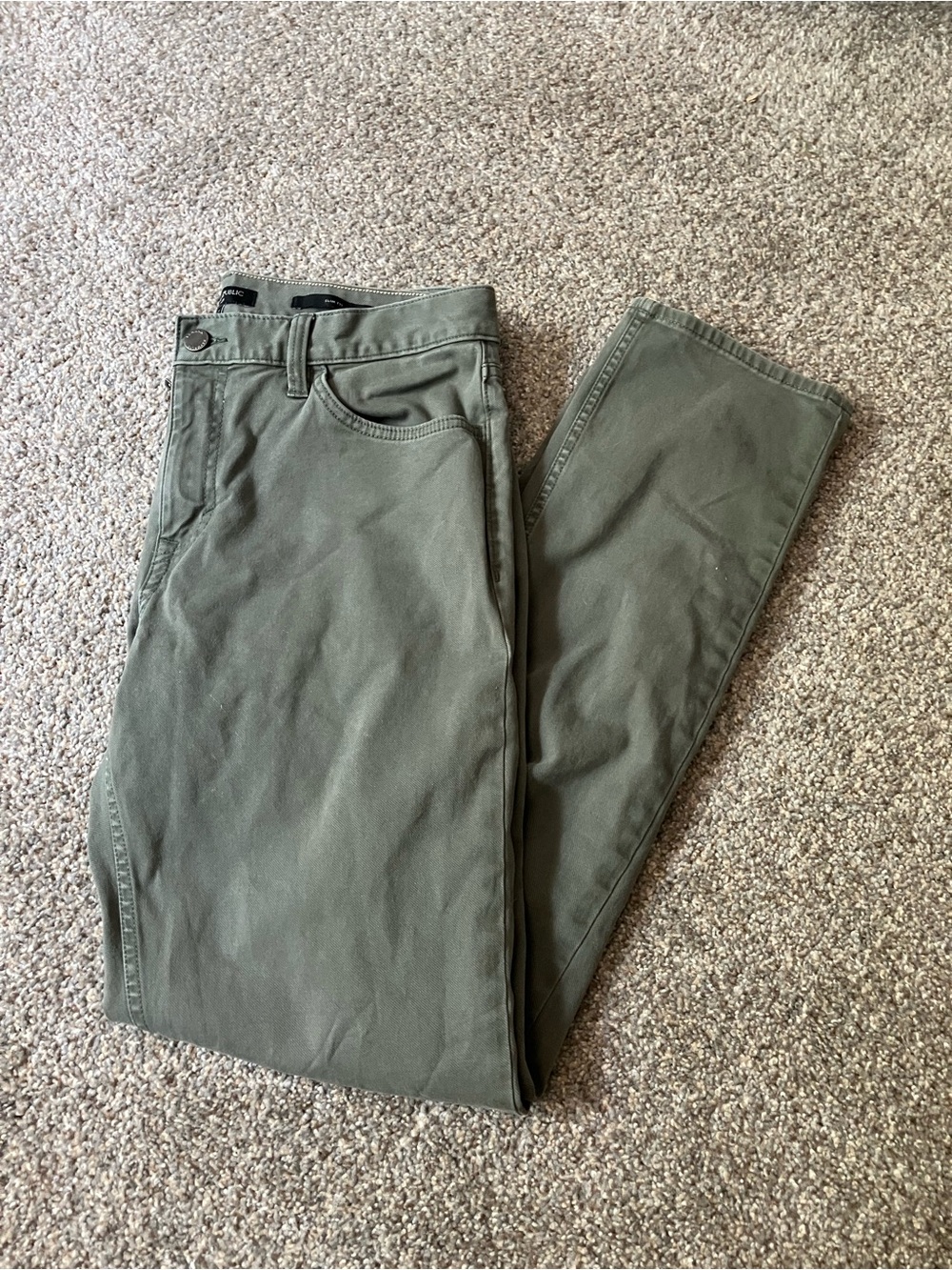 Banana Republic Army Green Men’s Khaki Pants